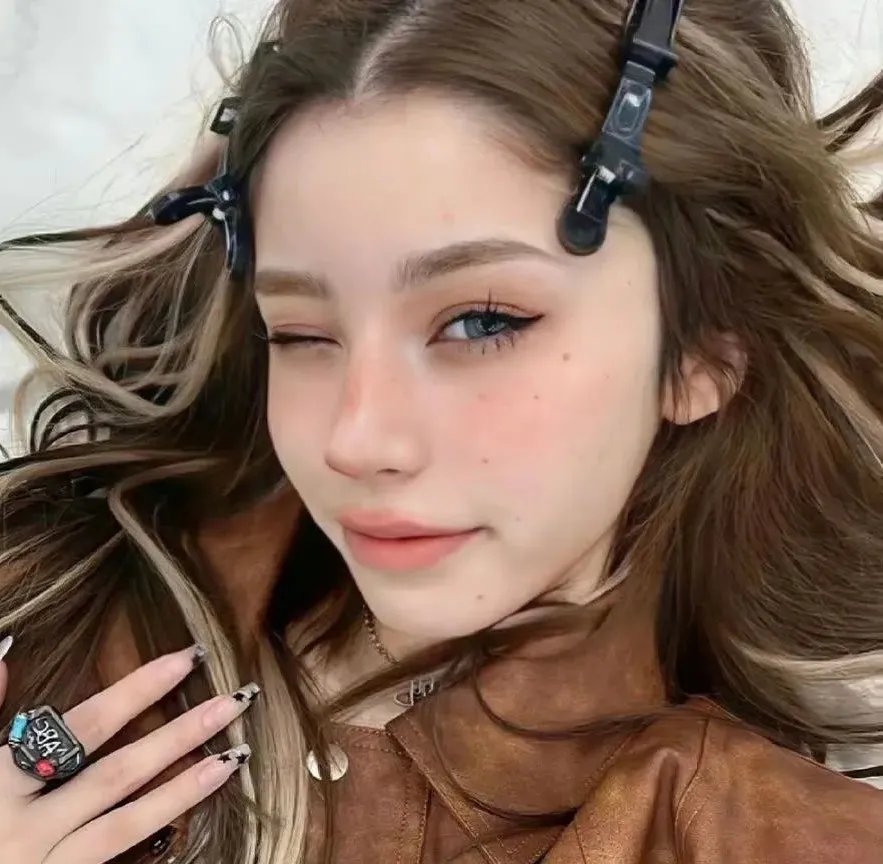 然后,她找到了我